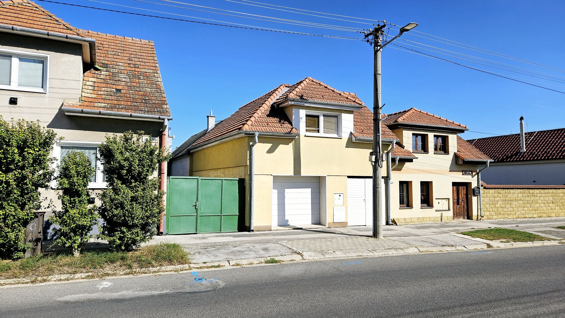 RODINNÝ DOM S DVOMI BYTMI A GARÁŽOU - VRBOVÉ, M. BEŇOVSKÉHO