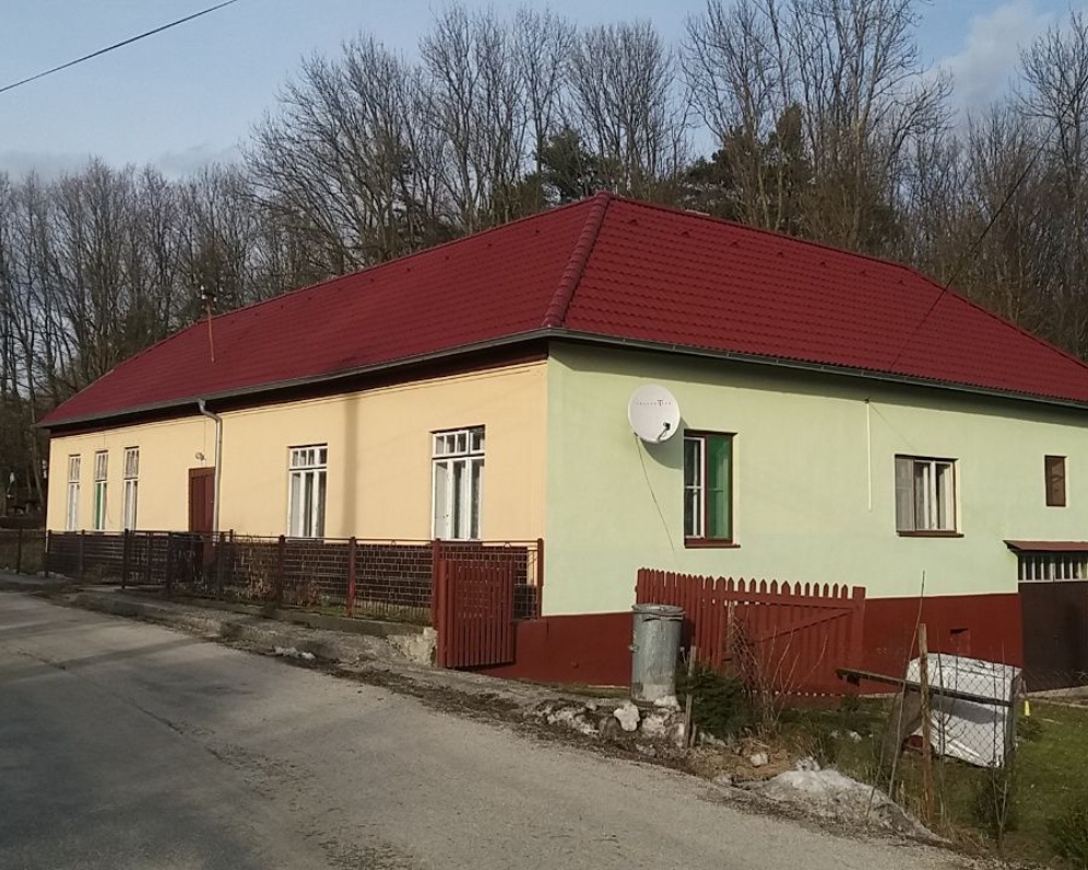 Krásna usadlosť na myjavských kopaniciach pod lesom v obci Poriadie