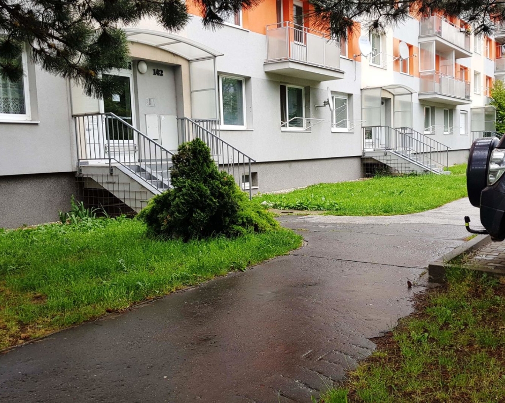 VEĽKOMETRÁŽNY DVOJIZBOVÝ BYT 61 M2, PIEŠŤANY, TEPLICKÁ