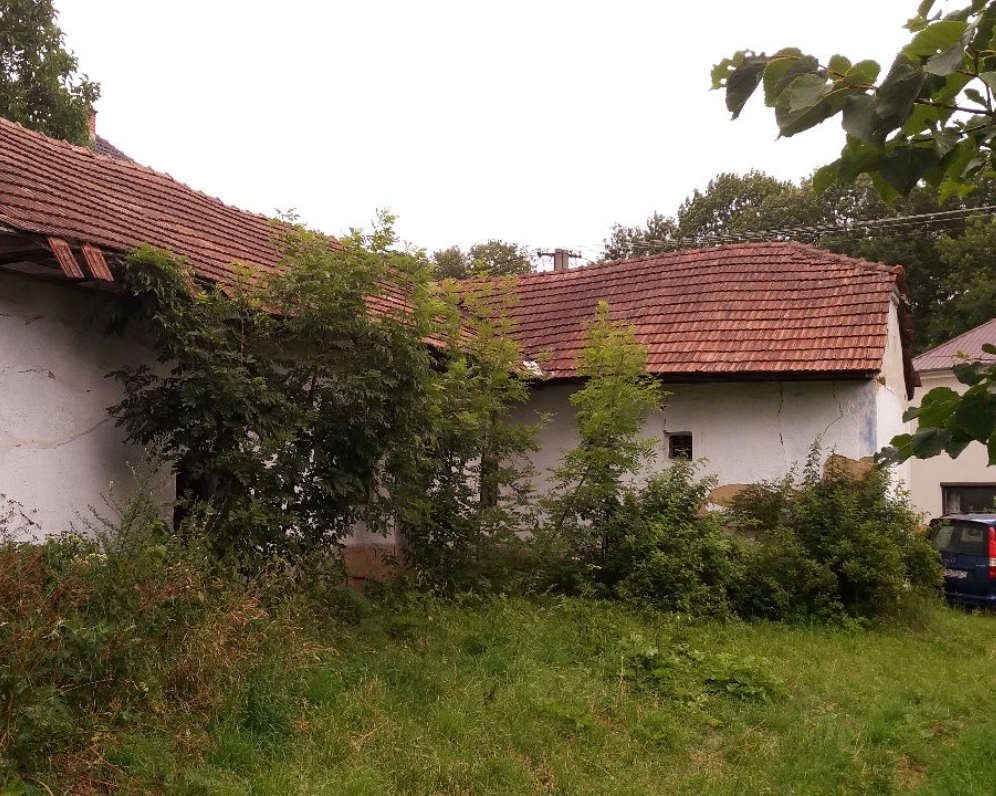 Poriadie - pozemok 2900 m2 + starý historický vidiecky dom z roku 1863