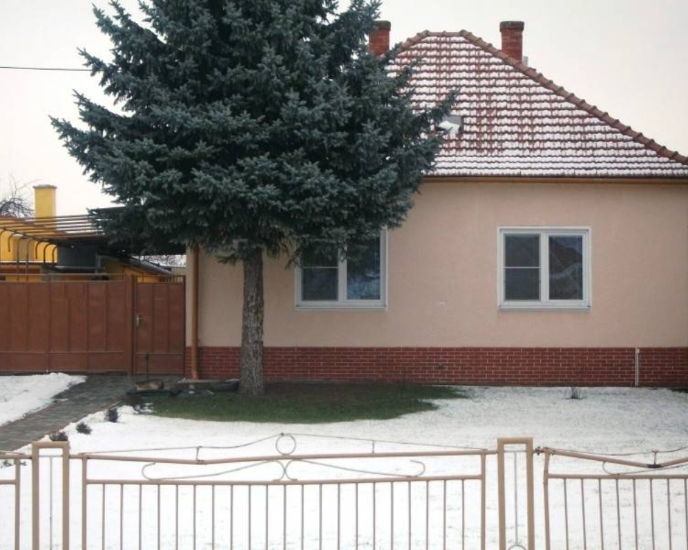 DOM 4+1 S POZEMKOM 4100 m2 - VEĽKÉ KOSTOĽANY